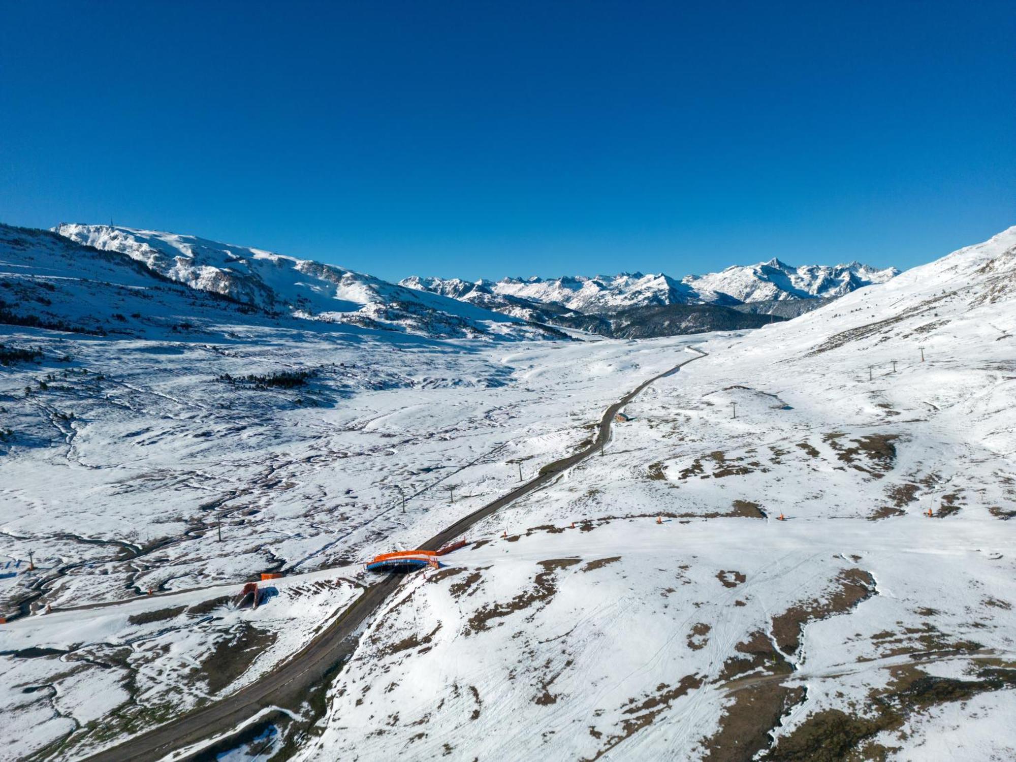 Hotel Val De Neu G.L. Baqueira Beret Exteriör bild