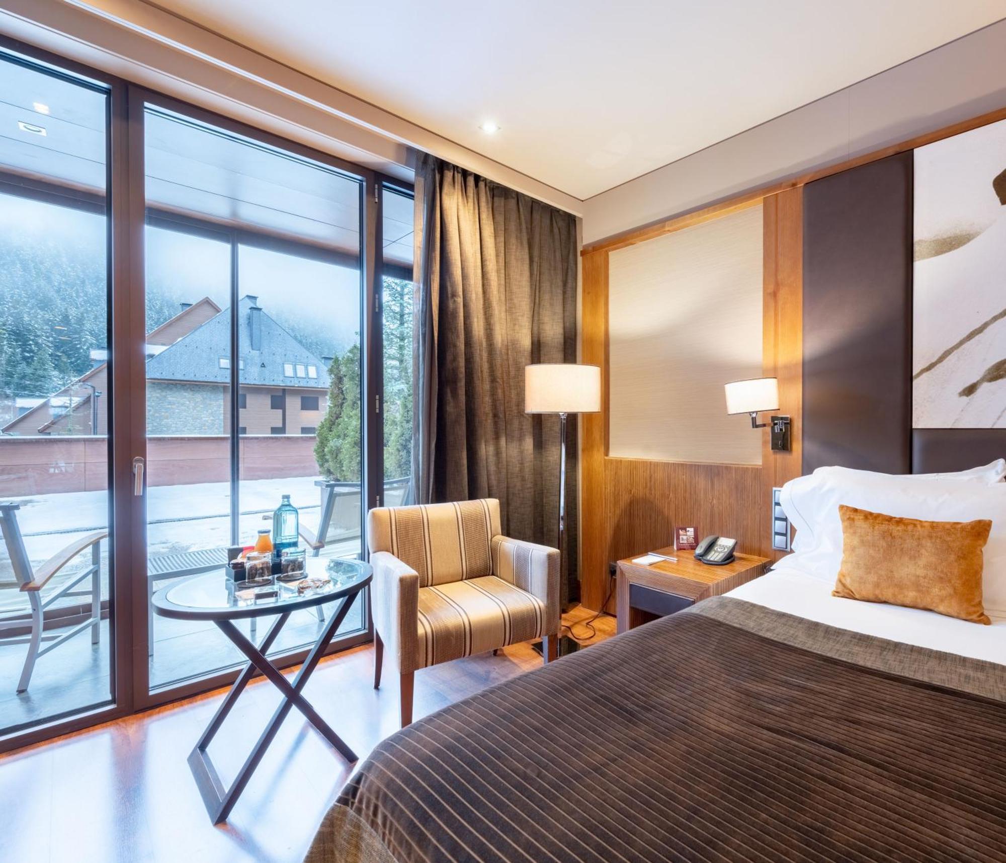 Hotel Val De Neu G.L. Baqueira Beret Exteriör bild